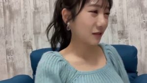 横野すみれのピンクパンツ (パンチラ)
