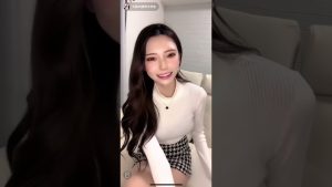 大阪限界大学生のパンチラ Live