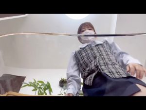 【パ◯◯】透明椅子で遊んでみたら…///