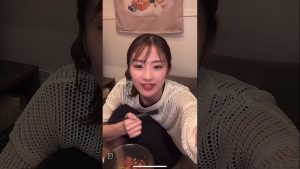 美人お姉さんの見事なまでの純白 #パンチラ