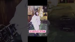 美女のパンチラ露出🩷