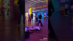 ふぁにーちゃいな🤣パンチラ