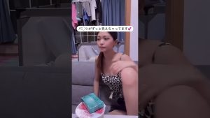 無防備なパンチラ