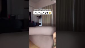 配信中に着替えてパンチラ