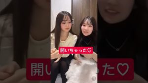 友達と一緒にパンチラ